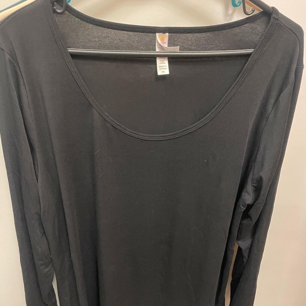 LulaRoe Lynnae Black Shirt